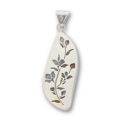 Blue scheelite flowering vine pendant